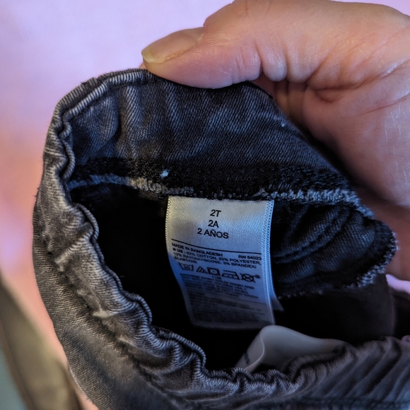 ✨3/$15 2T Old Navy Black Jeans - Picture 3 of 3